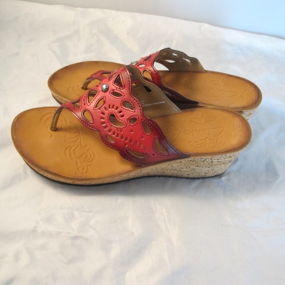Clarks red Tooled leather Sandals thongs 9.5 65263 - Picture 3 of 8